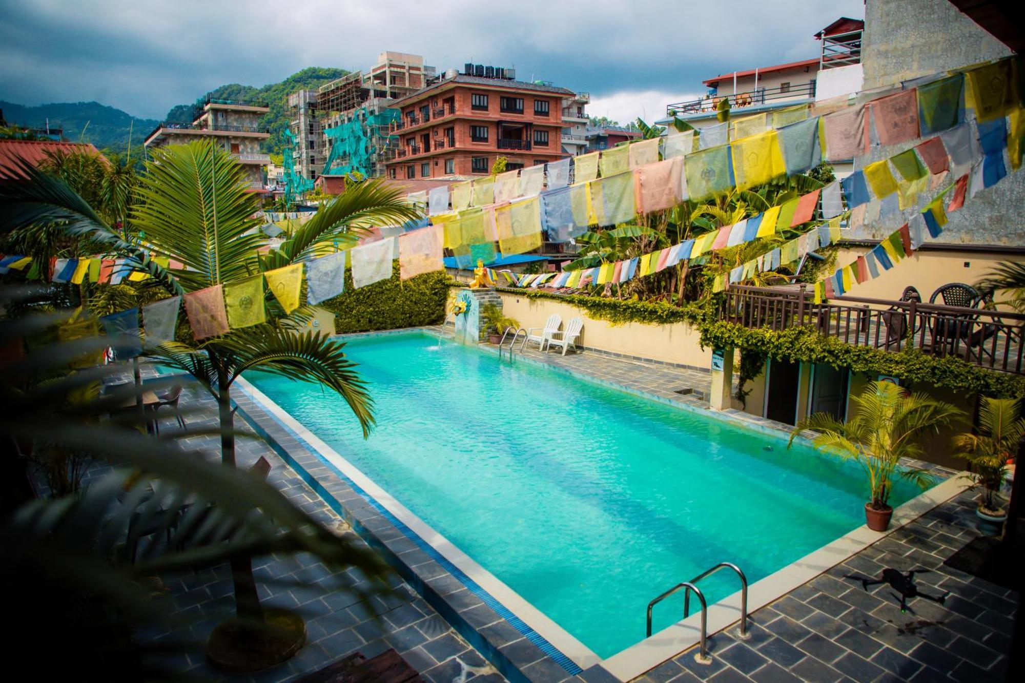 Busy Bee Resort, Pokhara Exterior foto
