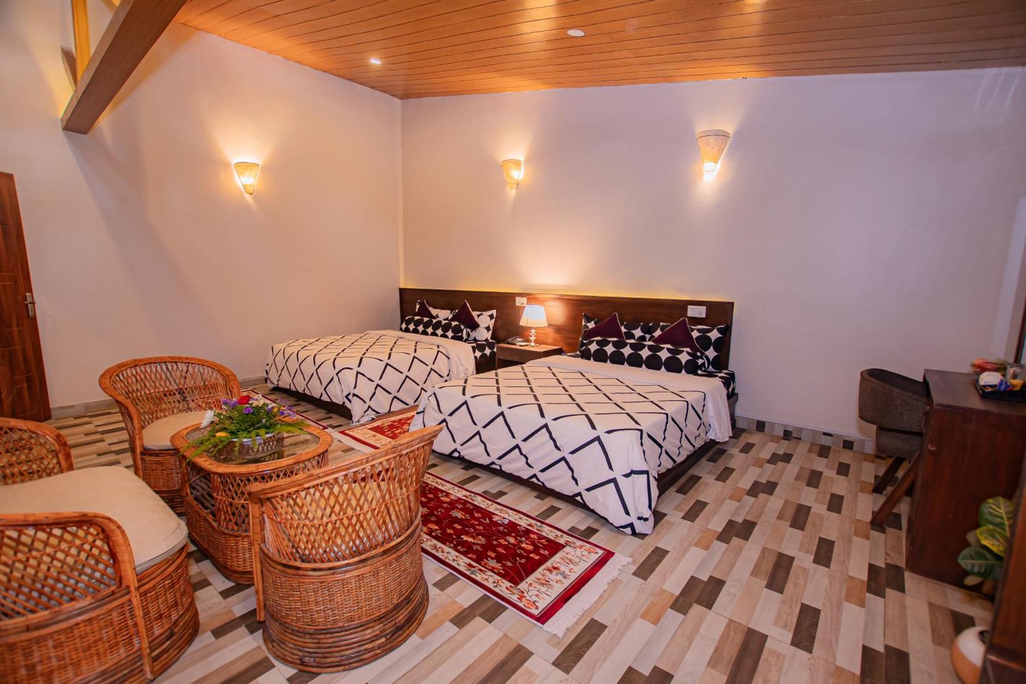 Busy Bee Resort, Pokhara Exterior foto