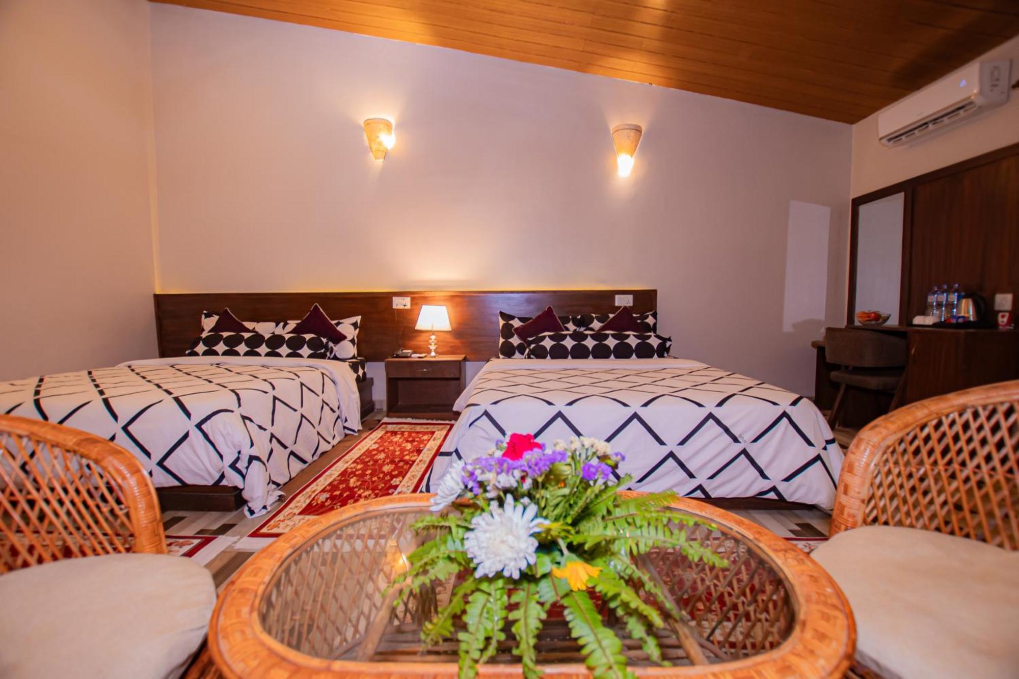 Busy Bee Resort, Pokhara Exterior foto